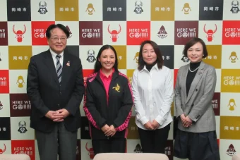 岡崎竜城スイミングクラブ取締役・大森玲弥が「アトツギ甲子園」決勝で優秀賞を受賞 岡崎市長へ表敬訪問